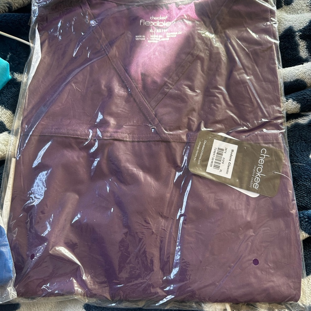 Scrub sets - Picture 2 of 5